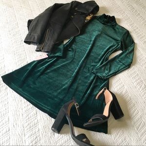 Vintage Green Velvet Long-Sleeve Dress